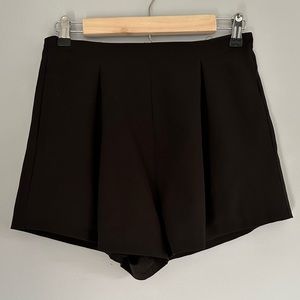 NWOT Tobi Pleated Black Shorts with Pockets